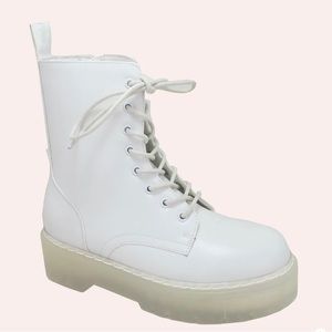 *BRAND NEW* JellyPop White Boots Sz 7